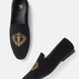 House of Pataudi Men Black Velvet Finish Ethnic Embellished Handcrafted Slip-Ons & Pouch-image-60