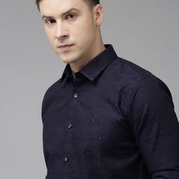 V Dot Spread Collar Ethnic Motifs Printed Pure Cotton Casual Shirt-image-4