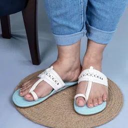 THE MADRAS TRUNK Women One Toe Kolhapuri Sandals-image-17