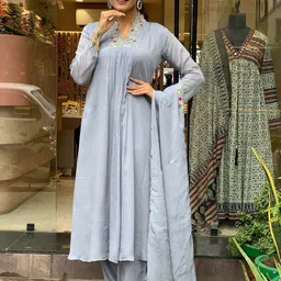 PARNAVI Women Embroidered Regular Thread Work Chanderi Cotton Kurta with & With Dupatta-24