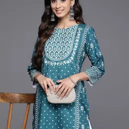 Varanga Women Floral Printed Modal Kurta-35