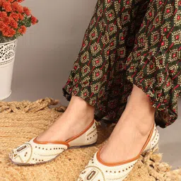Carlton London Women Embellished Ethnic Mojaris Flats-11