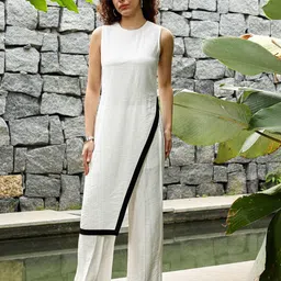 QISSA Round Neck Straight Kurta with Trousers-image-9