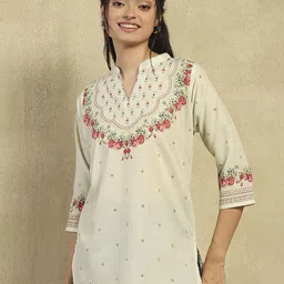 House of Chikankari Floral Printed Mandarin Collar Straight Kurti-picture-27