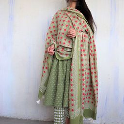 Chidiyaa Green & Red Printed Pure Cotton Foil Print Dupatta-19