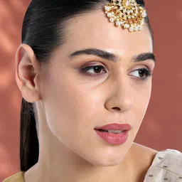 Peora Gold-Plated White Kundan Pearl Maang Tikka image 2