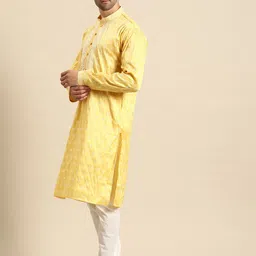 MANQ Men Floral Embroidered Regular Kurta with Churidar image 2