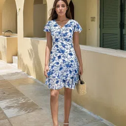 Stylecast X Hersheinbox Floral Print Flutter Sleeve A-Line Dress image 2