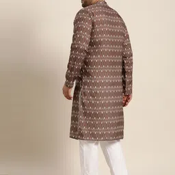 SOJANYA PLUS Men Plus Size Bandhani Printed Regular Pure Cotton Kurta With Pyjamas image 3