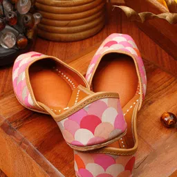 Sringam Women Pink Printed Leather Mojaris-image-42