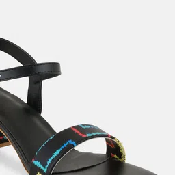 Rubeezz Printed Block Sandals with Buckles image 2