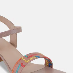 Rubeezz Printed Block Sandals with Buckles image 3