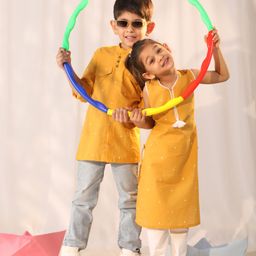 VASTRAMAY Girls Ethnic Motifs Embroidered V-Neck Pure Cotton Straight Kurta With Leggings-picture-24