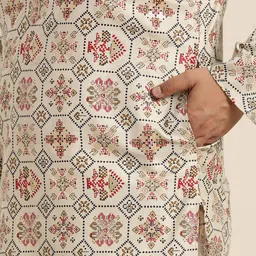 SOJANYA PLUS Men Plus Size Ethnic Motifs Printed Regular Kurta With Pyjamas image 4