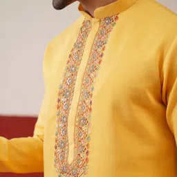 KALPRAAG Men Ethnic Motifs Embroidered Regular Sequinned Kurta with Patiala & With Dupatta image 3
