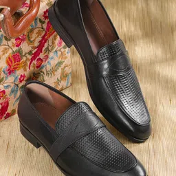 House of Pataudi Men Black Textured Leather Handcrafted Formal Slip-Ons-13