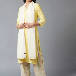 W Women Geometric Print Kurta With Parallel Pant & Dupatta image 2