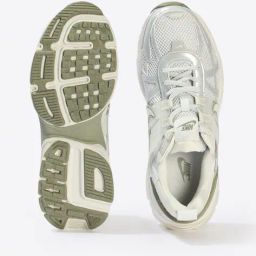 nike V2K Run Low-Top Running Shoes image 3
