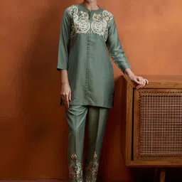 WOMEN PLUS SIROCCO GREEN EMBROIDERED VISCOSE SILK CO-ORD SET-picture-39