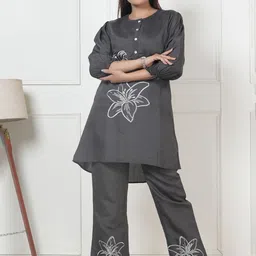 Kaftanize Floral Embroidered Puff Sleeves Tunic With Trousers-17