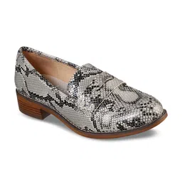 Skechers Women Nude Printed Loafers-image-54
