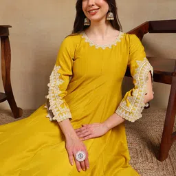 AHIKA Floral Yoke Design Thread Work Anarkali Kurta With Trousers & Dupatta image 2