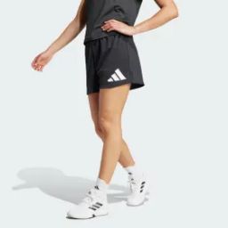 Train Essentials Big Logo Shorts-48