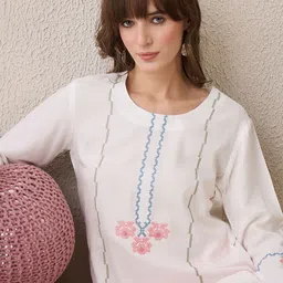 Indo Era Geometric Embroidered Thread Work Straight Kurta-picture-15