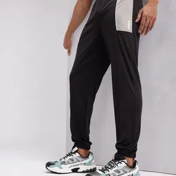 HRX by Hrithik Roshan Men Colourblocked Detail Mid-Rise Rapid-Dry Joggers-image-53