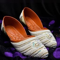 YASSIO Women Embellished Ethnic Mojaris Flats-picture-57