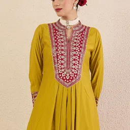 Indo Era Women Solid Embroidered Kurta with Pyjama-15