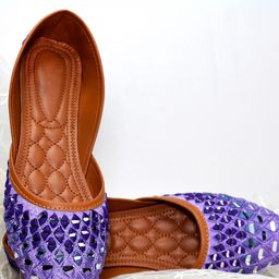YASSIO Women Ethnic Embellished Mojaris Flats-14