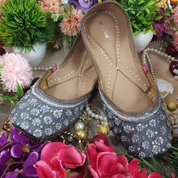 Fulkari Women Embellished Ethnic Mojaris Flats-picture-30