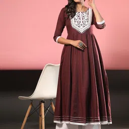 Vbuyz Women Thread Work Cotton Kurta-19