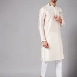 HILO DESIGN Regular Thread Work Kurta With Trousers image 5
