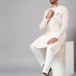 HILO DESIGN Regular Thread Work Kurta With Trousers image 4