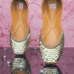 NR by Nidhi Rathi Women's Silver Ethnic Juttis-image-78