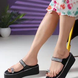 Carlton London Flatform Sandals-45