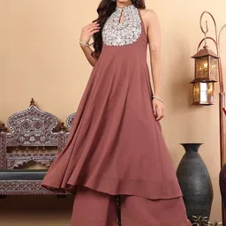 Varanga Ethnic Motifs Yoke Design Panelled Thread Work Anarkali Kurta with Trousers-picture-2