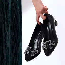 Justin Whyte Embellished Wedge Pumps with Bows image 5