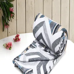 RRC White Geometric Printed AC Room 300 GSM Double Bed Dohar With 2 Pillow Covers-image-63