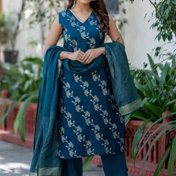 ASPORA Floral Printed V-Neck Pure Silk Straight Kurta With Trousers & Dupatta-image-49