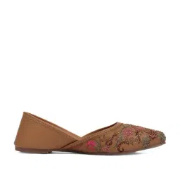 Iconics Women's Brown Ethnic Juttis-image-95