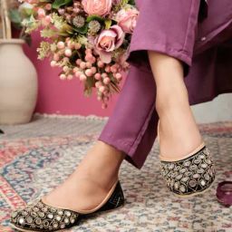 Truffle Collection Women's Black Juttis-picture-33