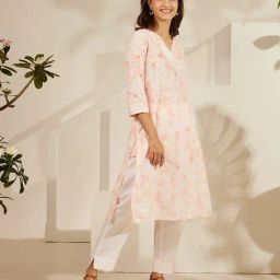Daali Pink Schiffli V Neck 3/4 Sleeves Kurta with Two Pockets-45