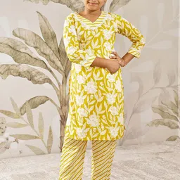 VASTRAMAY Girls Floral Printed Cotton Kurta with Pyjamas-picture-14