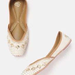 House of Pataudi Women Embellished Ethnic Mojaris-picture-15