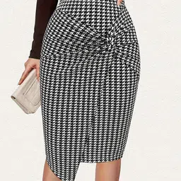 Outzidr Women Checked Asymmetric Hem Skirt-picture-8