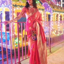 Odette Red Silk Blend Woven Design Saree with Unstitched Blouse Piece-picture-11
