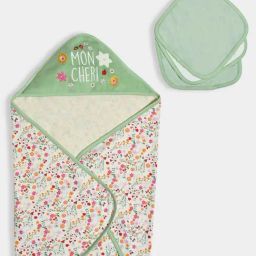 MiArcus Girls Green & White Printed Hooded Towel with Wash Cloths (Pack Of 4)-image-6